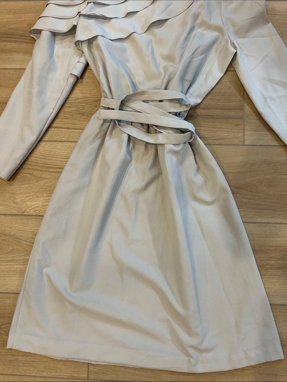 Vintage Light Gray Long-Sleeve Ruffle Dress with Self Tie Waist size 11 - Picture 4 of 4